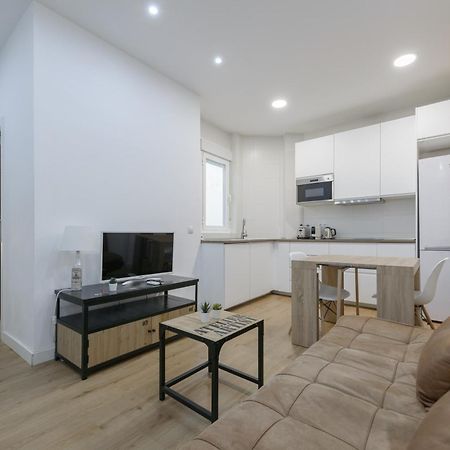 マドリードAvila Calle, Precioso Estudio En Santiago Bernabeu-Estrecho En Segundo Piso Sin Ascensorアパートメント エクステリア 写真