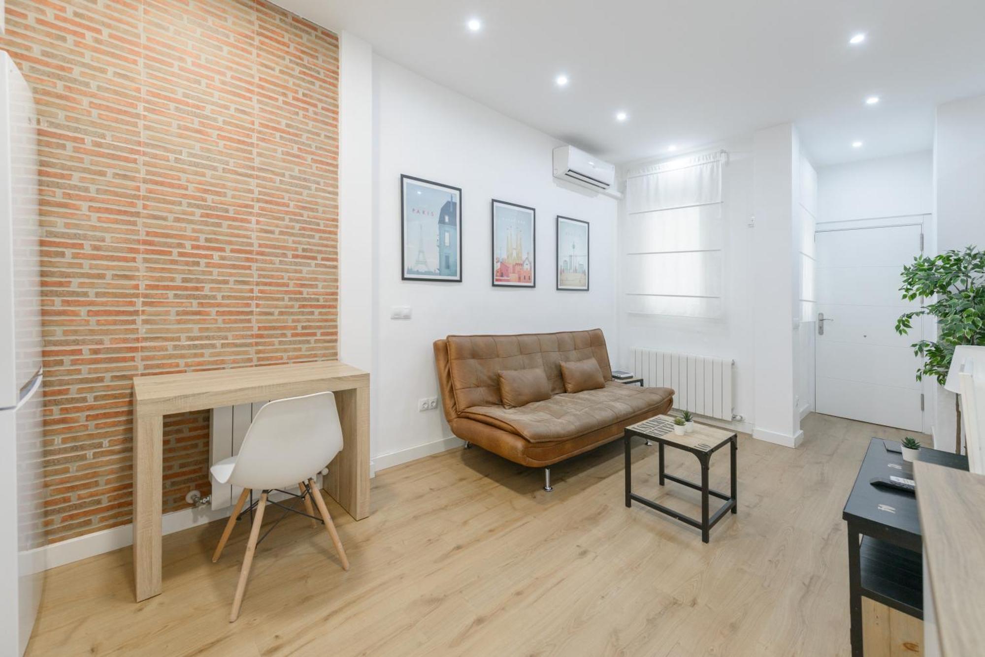 マドリードAvila Calle, Precioso Estudio En Santiago Bernabeu-Estrecho En Segundo Piso Sin Ascensorアパートメント エクステリア 写真