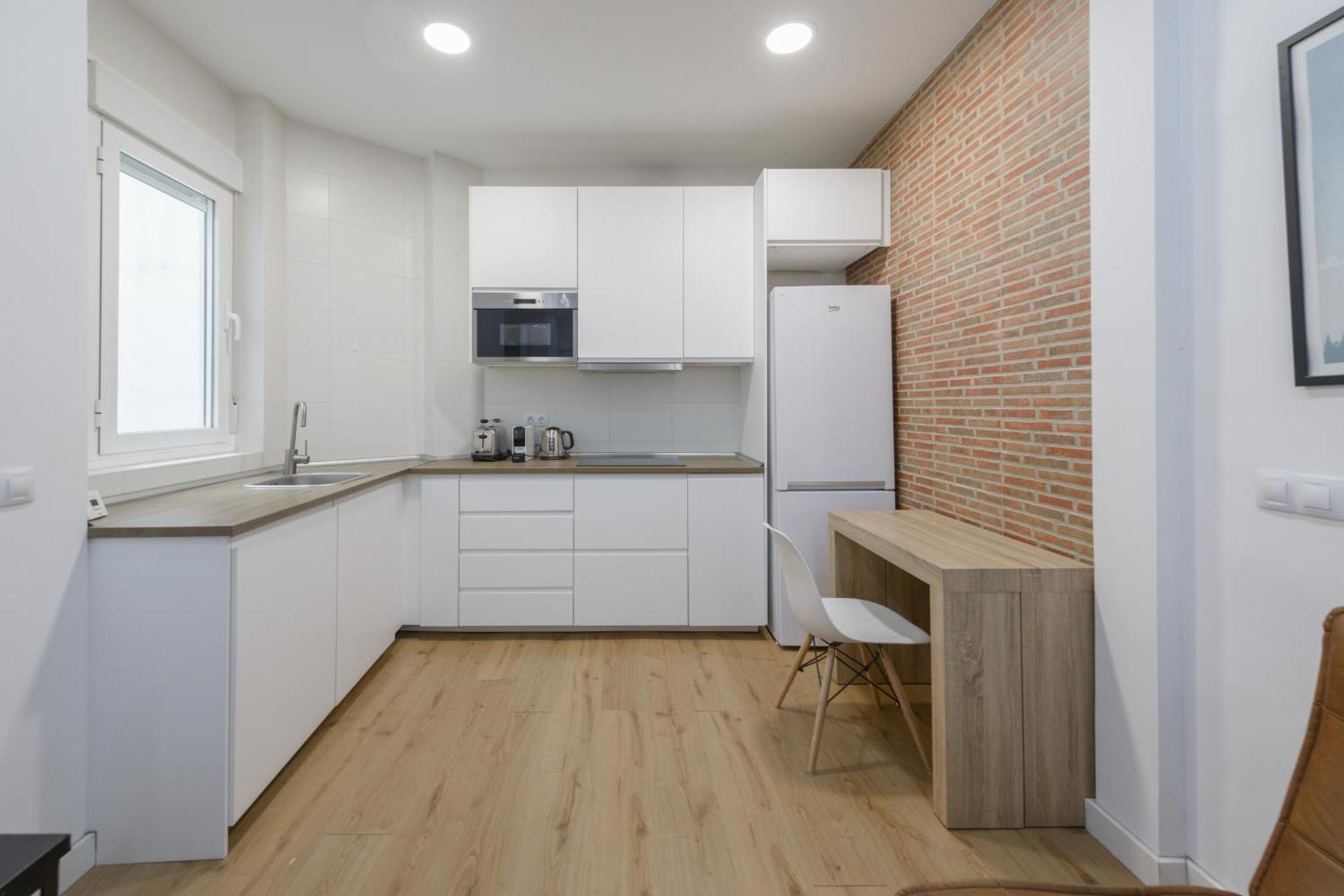 マドリードAvila Calle, Precioso Estudio En Santiago Bernabeu-Estrecho En Segundo Piso Sin Ascensorアパートメント エクステリア 写真