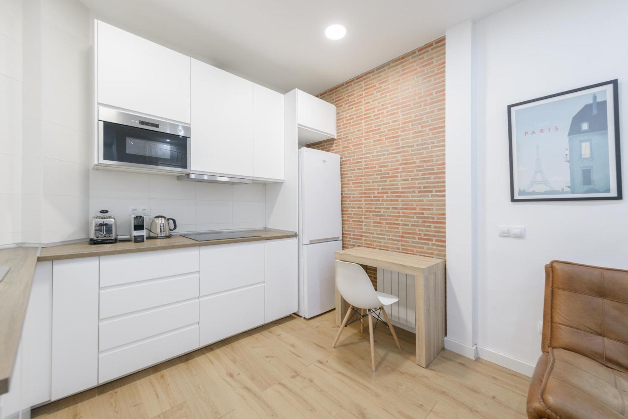 マドリードAvila Calle, Precioso Estudio En Santiago Bernabeu-Estrecho En Segundo Piso Sin Ascensorアパートメント エクステリア 写真