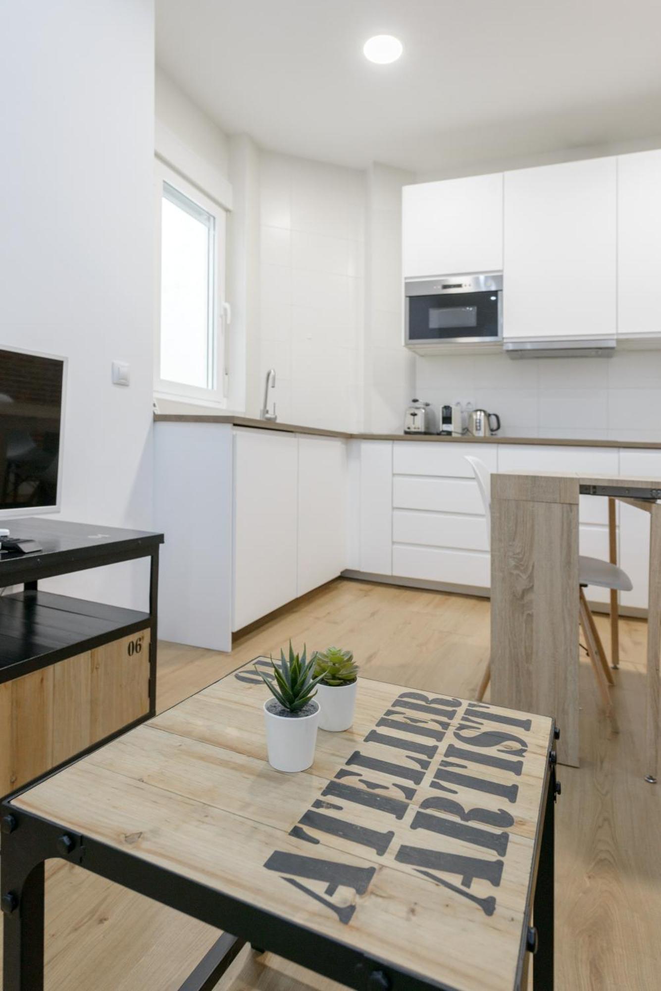 マドリードAvila Calle, Precioso Estudio En Santiago Bernabeu-Estrecho En Segundo Piso Sin Ascensorアパートメント エクステリア 写真
