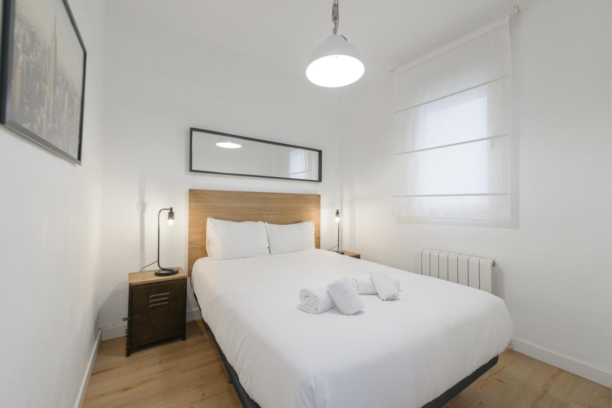 マドリードAvila Calle, Precioso Estudio En Santiago Bernabeu-Estrecho En Segundo Piso Sin Ascensorアパートメント エクステリア 写真