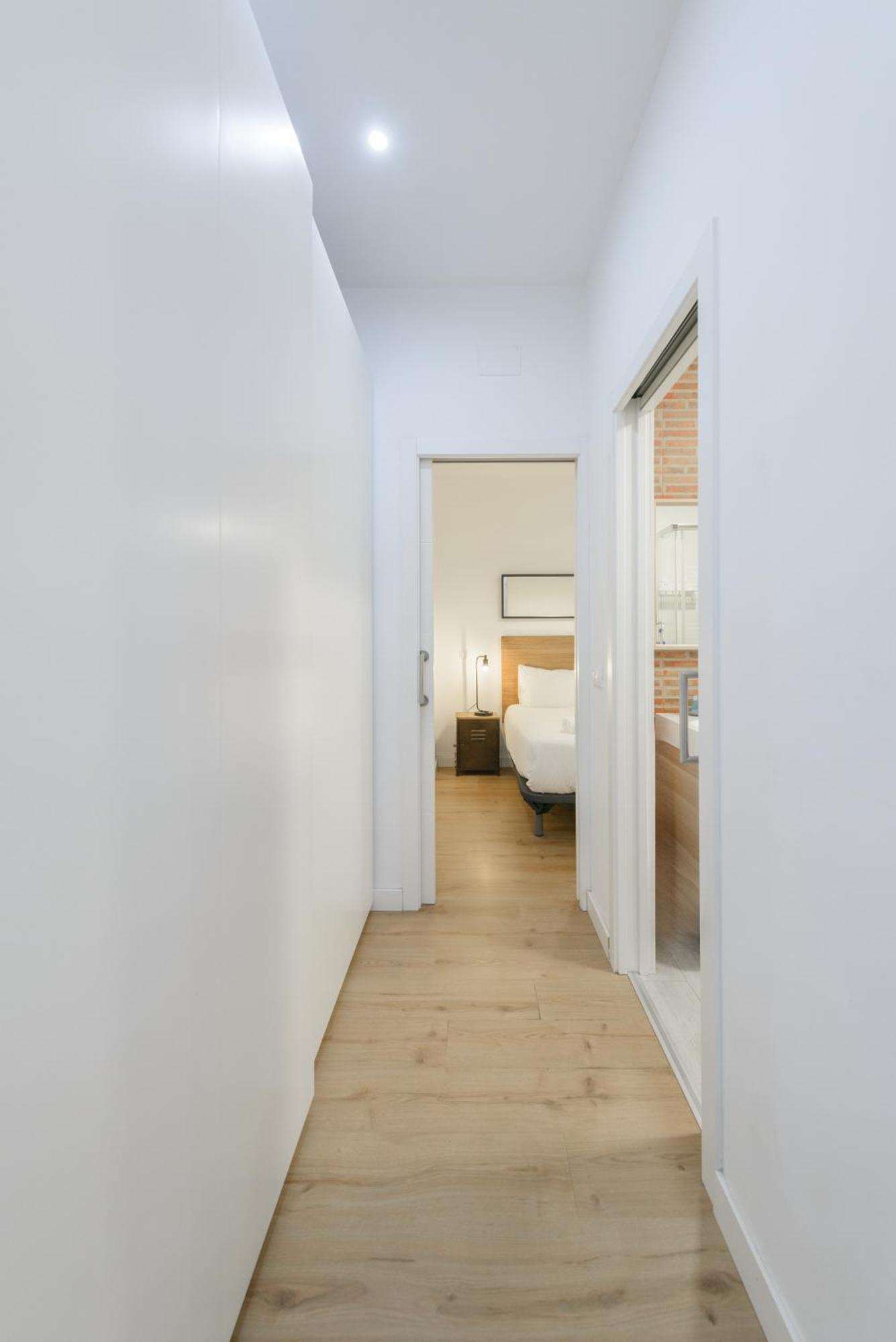 マドリードAvila Calle, Precioso Estudio En Santiago Bernabeu-Estrecho En Segundo Piso Sin Ascensorアパートメント エクステリア 写真