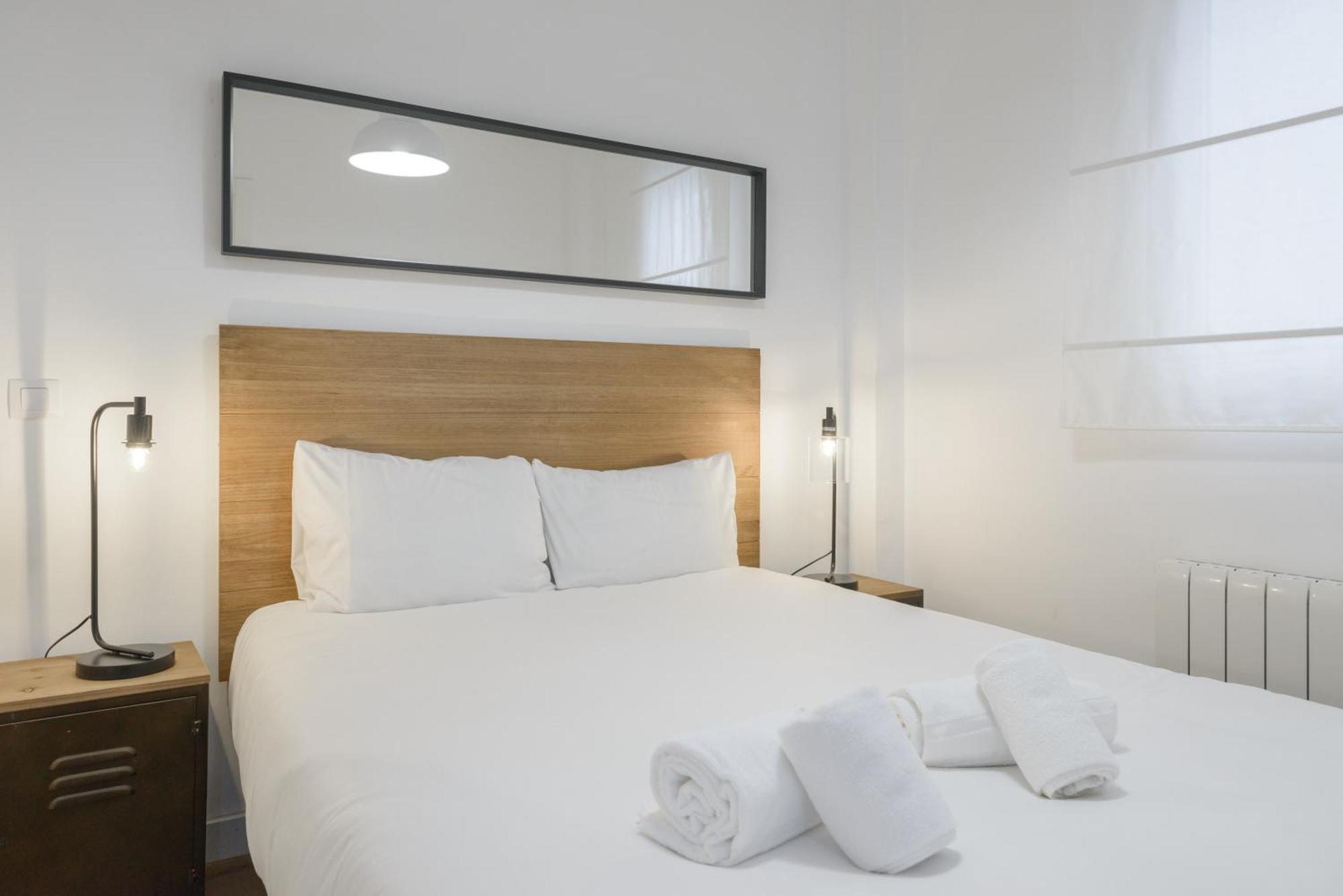 マドリードAvila Calle, Precioso Estudio En Santiago Bernabeu-Estrecho En Segundo Piso Sin Ascensorアパートメント エクステリア 写真