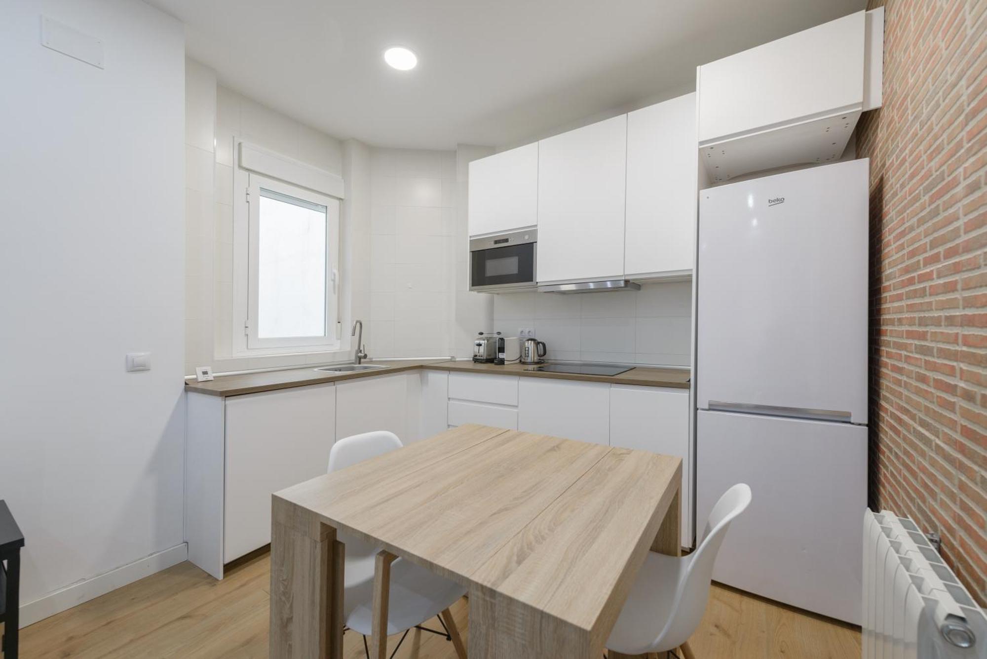 マドリードAvila Calle, Precioso Estudio En Santiago Bernabeu-Estrecho En Segundo Piso Sin Ascensorアパートメント エクステリア 写真