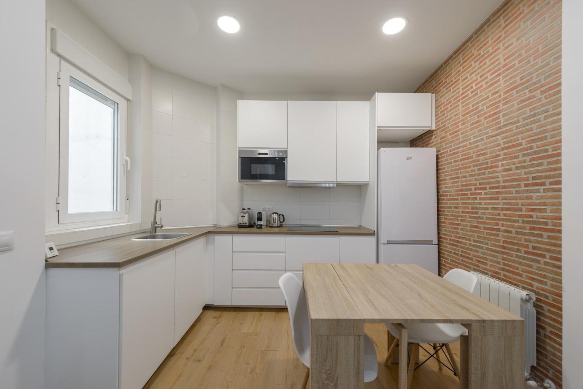 マドリードAvila Calle, Precioso Estudio En Santiago Bernabeu-Estrecho En Segundo Piso Sin Ascensorアパートメント エクステリア 写真