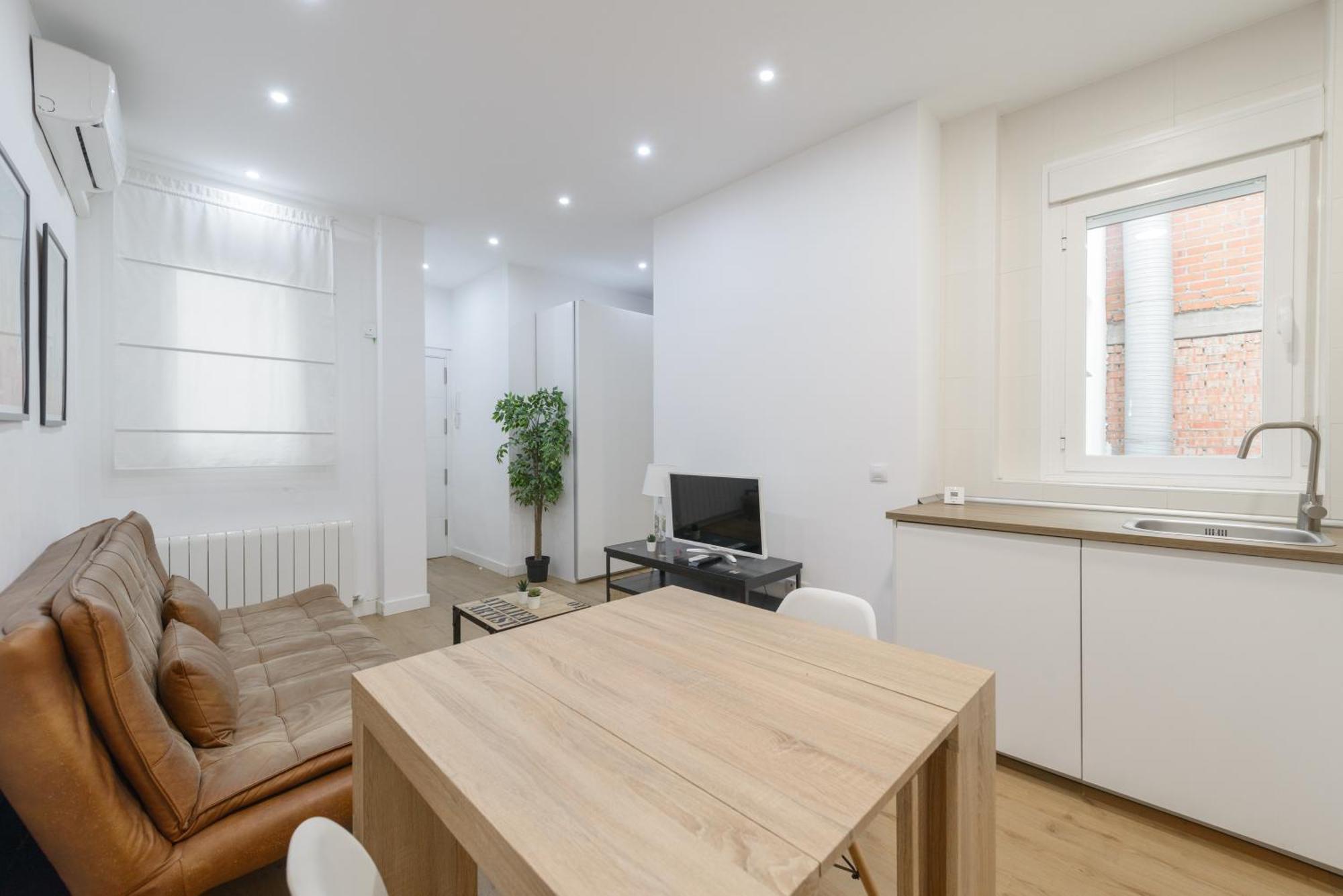マドリードAvila Calle, Precioso Estudio En Santiago Bernabeu-Estrecho En Segundo Piso Sin Ascensorアパートメント エクステリア 写真