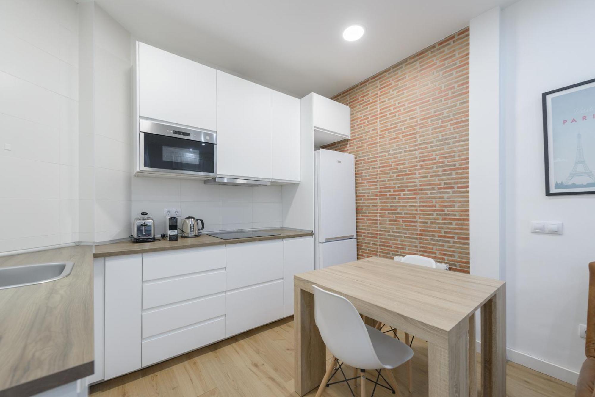 マドリードAvila Calle, Precioso Estudio En Santiago Bernabeu-Estrecho En Segundo Piso Sin Ascensorアパートメント エクステリア 写真