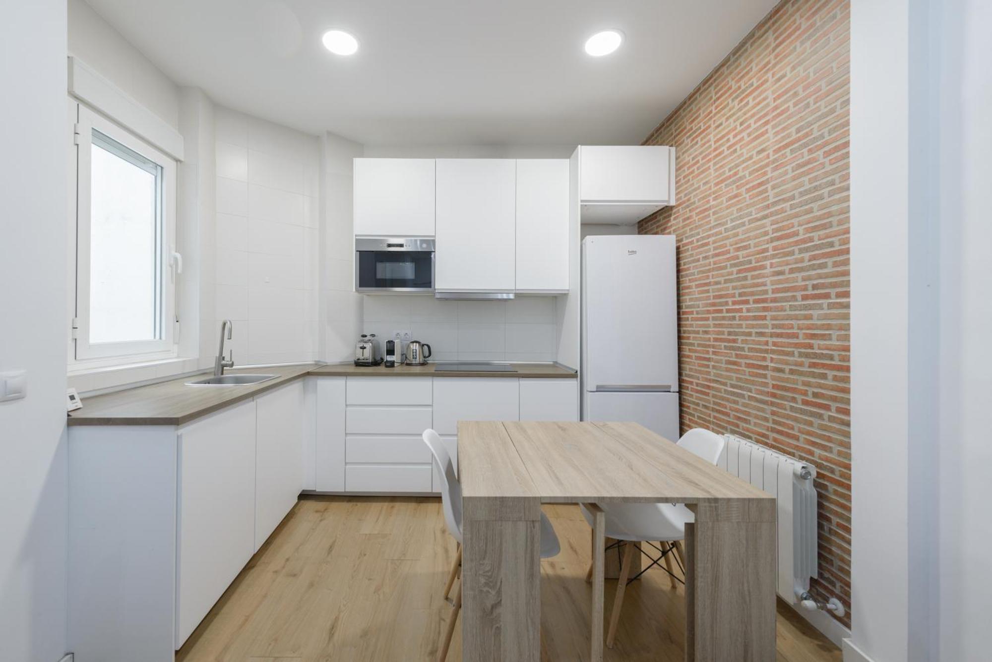 マドリードAvila Calle, Precioso Estudio En Santiago Bernabeu-Estrecho En Segundo Piso Sin Ascensorアパートメント エクステリア 写真