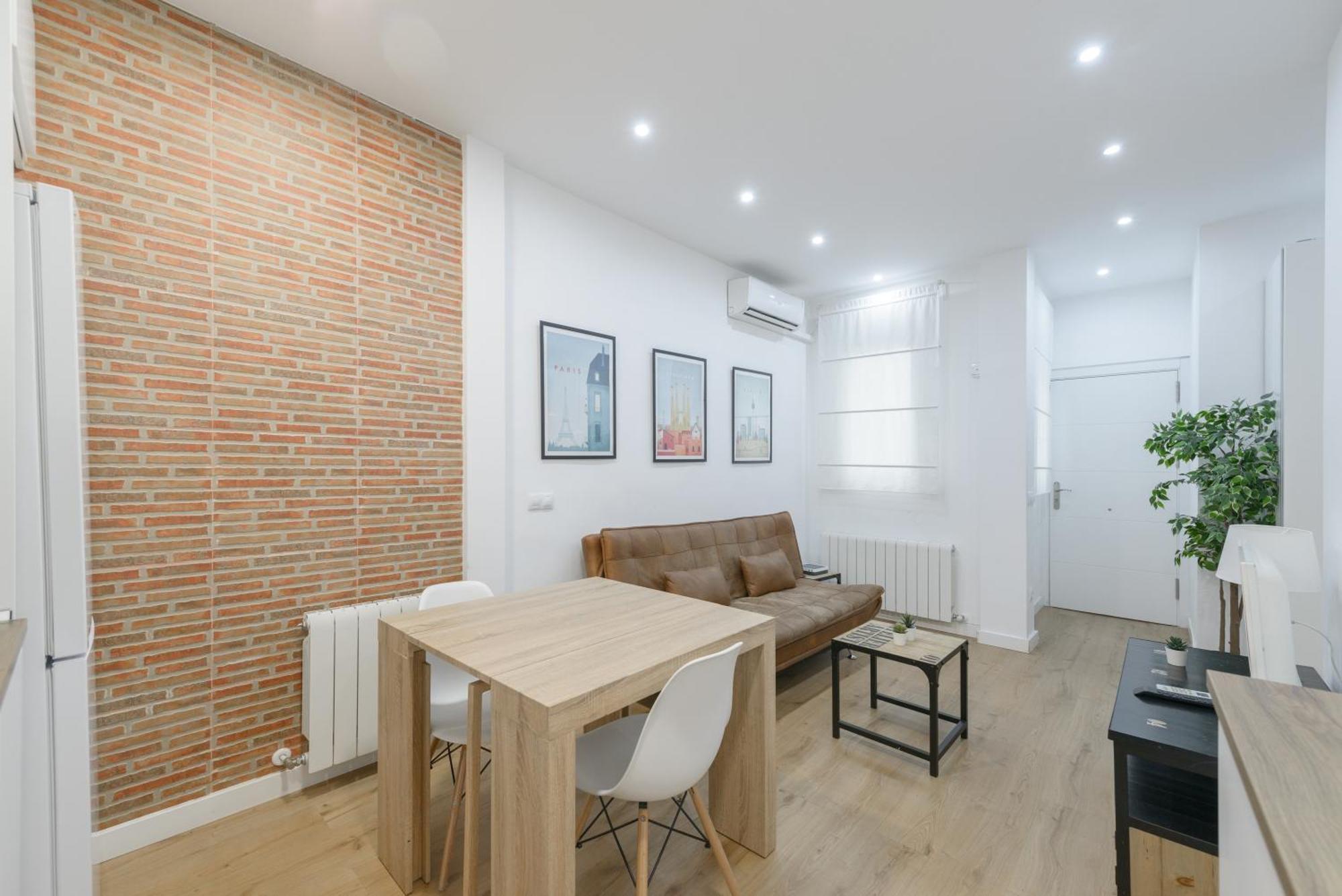 マドリードAvila Calle, Precioso Estudio En Santiago Bernabeu-Estrecho En Segundo Piso Sin Ascensorアパートメント エクステリア 写真
